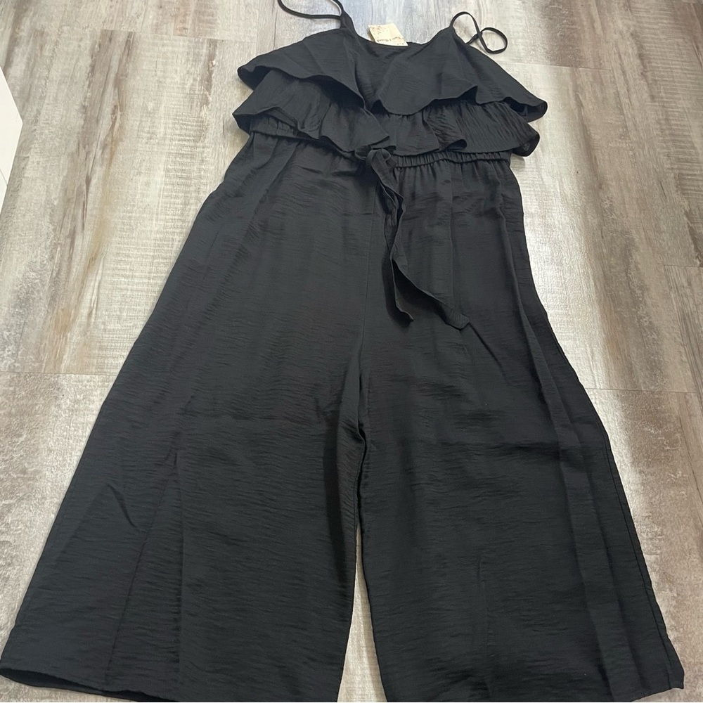 Hem & Thread Black Cropped Jumpsuit Size Large
